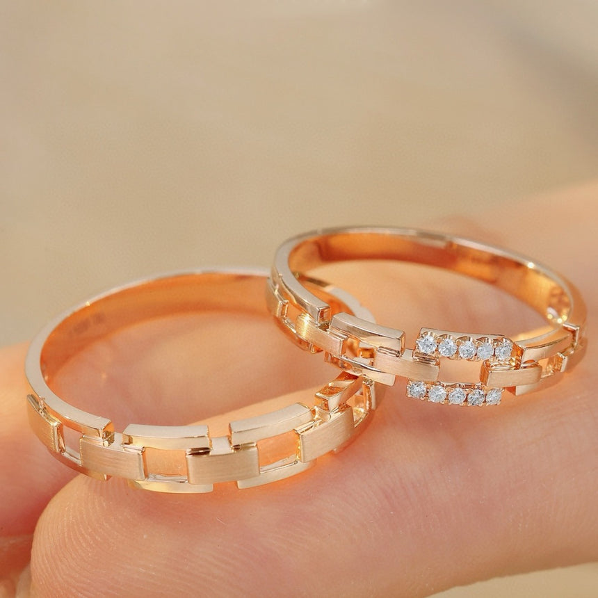 Infinity Link: His & Hers 18K Gold Wedding Band Set