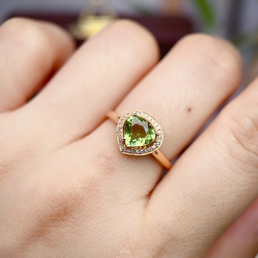 Luxury Green Tourmaline Ring in 18K Gold | SARATTI
