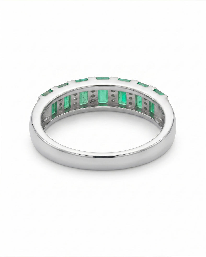 Luxury emerald and diamond wedding band in 18K White Gold | SARATTI