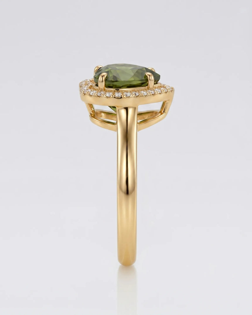 Luxury green tourmaline heart ring with diamonds in 18K yellow gold | SARATTI
