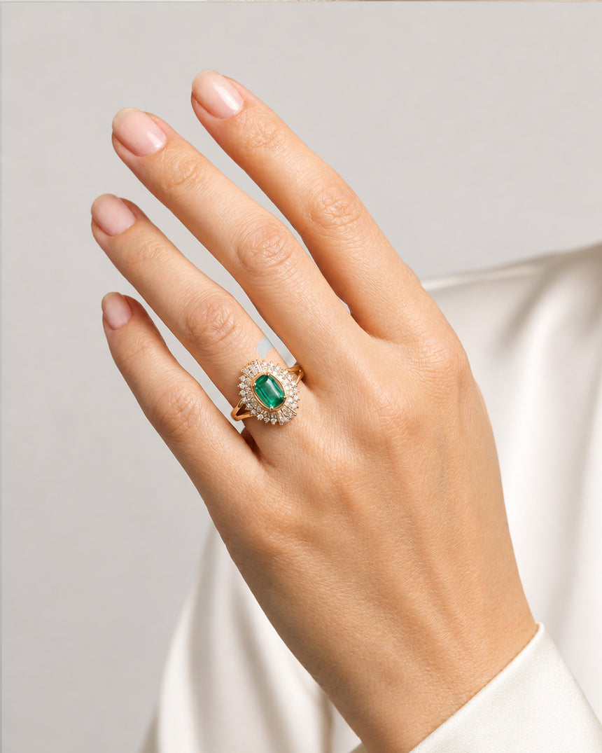 Luxury natural emerald ring with diamond halo in 18K Rose Gold | SARATTI