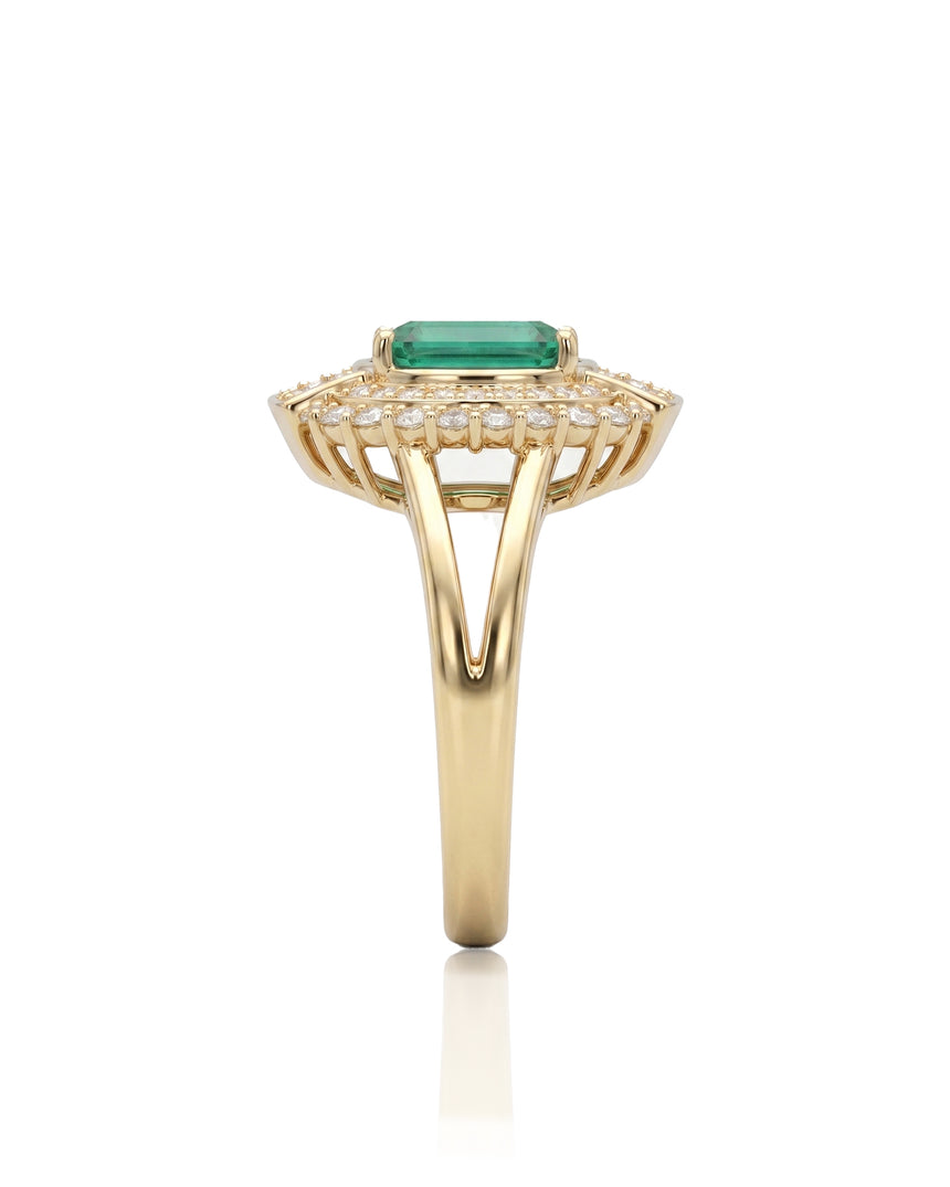 Luxury natural emerald ring with diamond halo in 18K Yellow Gold | SARATTI