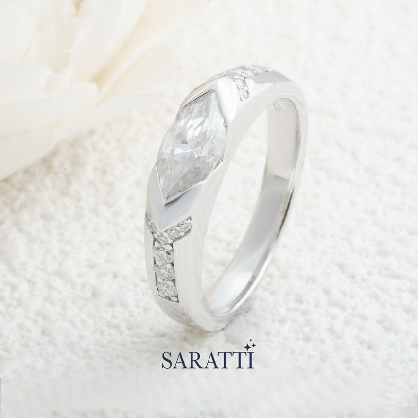 18K White Gold Diamond Ring | Saratti
