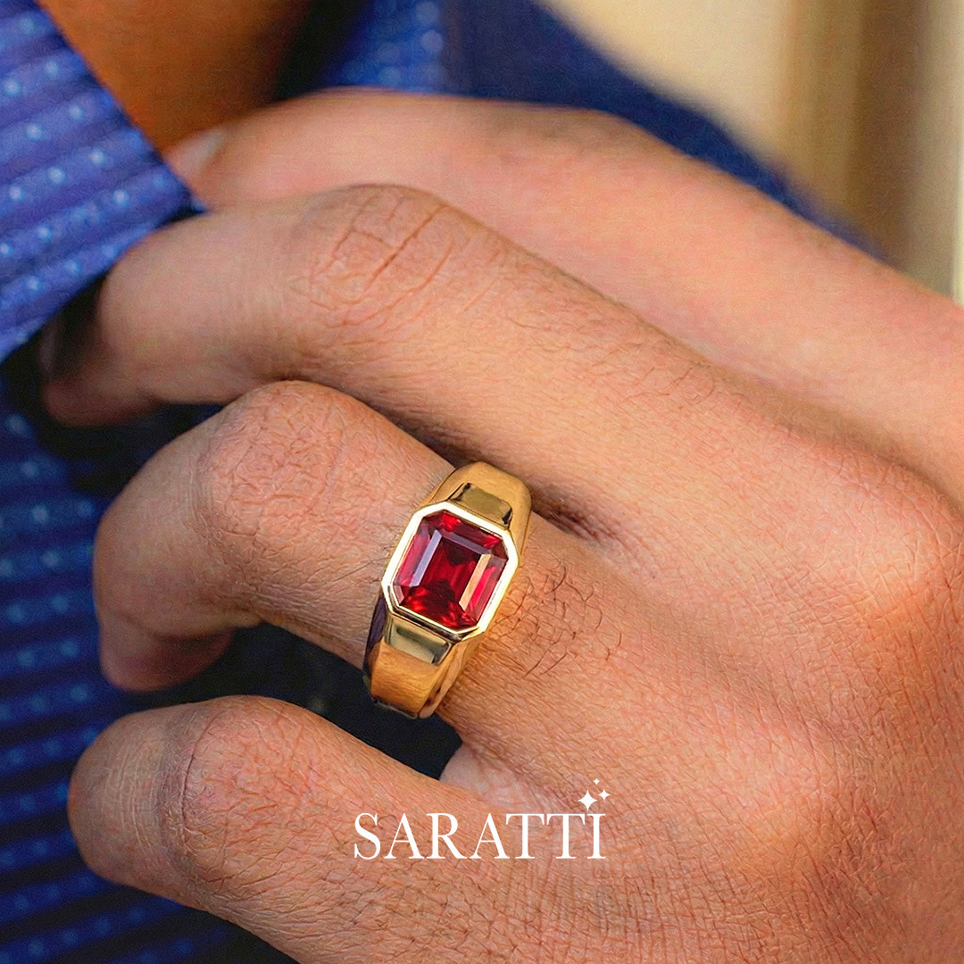 Men’s garnet signet ring sovereign design 18k yellow gold bezel frame | SARATTI