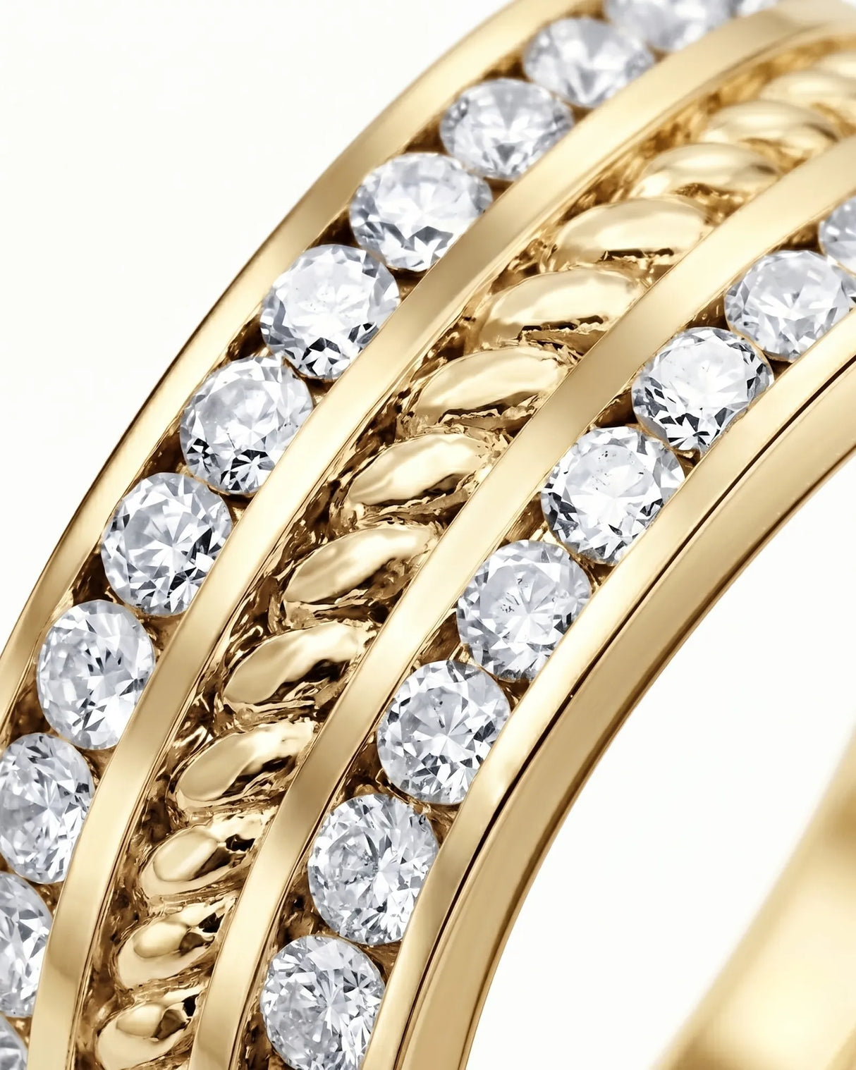Men’s wedding band for marriage with rope motif and diamonds in 18K yellow gold | SARATTI