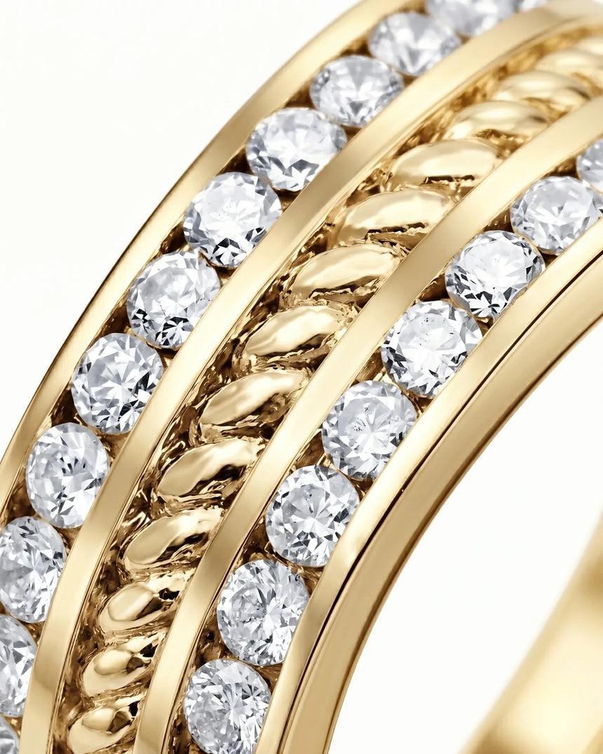 Men’s wedding band for marriage with rope motif and diamonds in 18K yellow gold | SARATTI