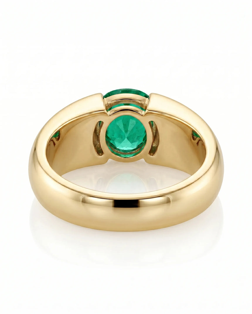 Modern emerald signet ring in 18K yellow gold | SARATTI