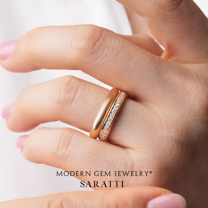 Exquisite Bridal Jewelry Set Close Up Shot Model Finger | Modern Gem Jewelry | Saratti