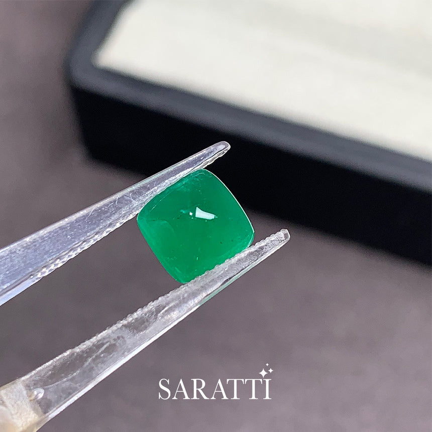 Natural 1.72 carat emerald Muzo Green sugarloaf top view | SARATTI