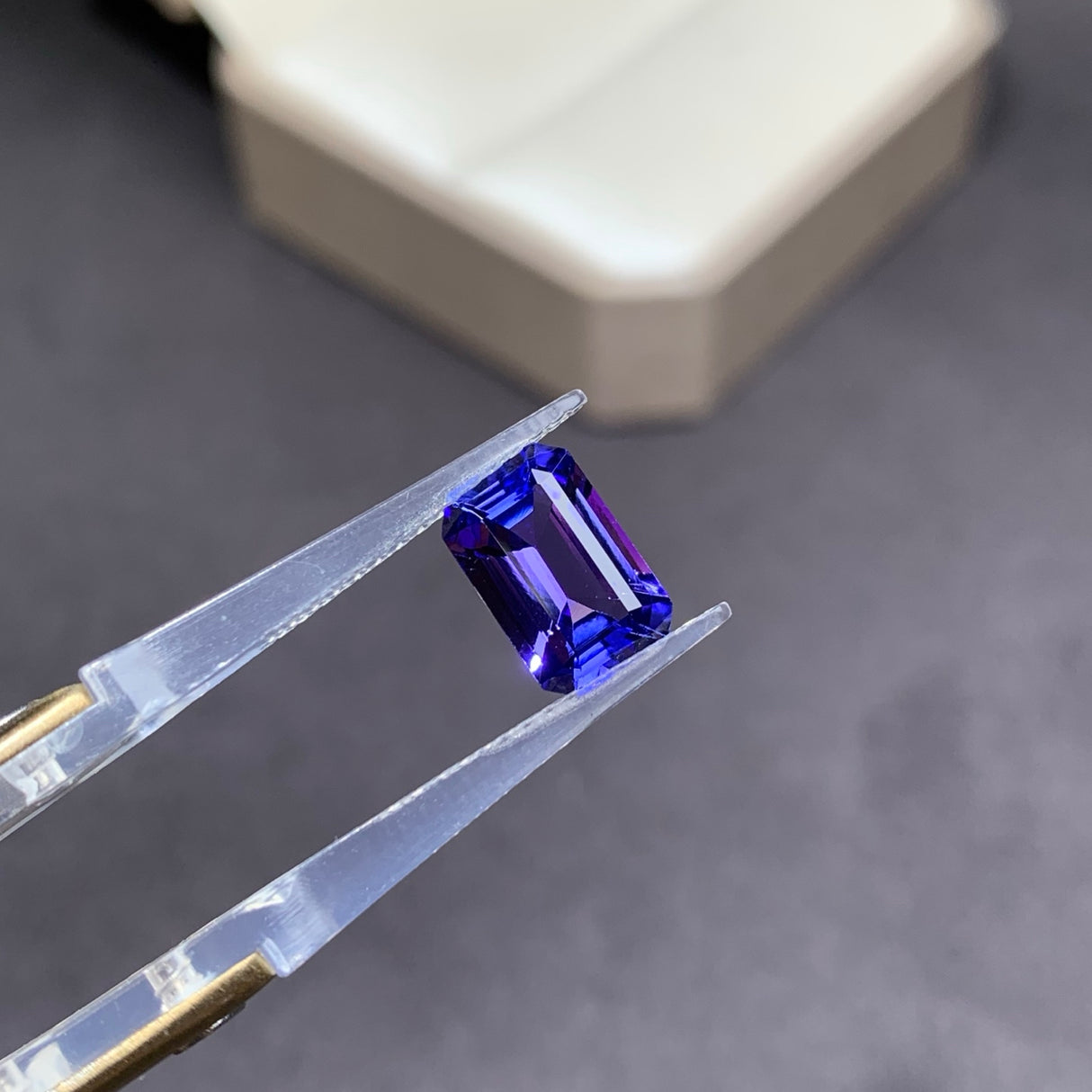 Natural 2.84 carat emerald shaped tanzanite gem blue | SARATTI
