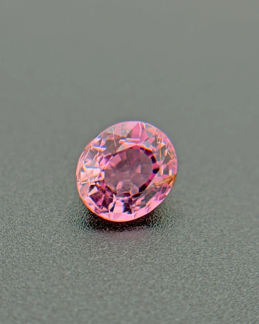 Natural Pink Tourmaline faceted loose gemstone close-up | SARATTI