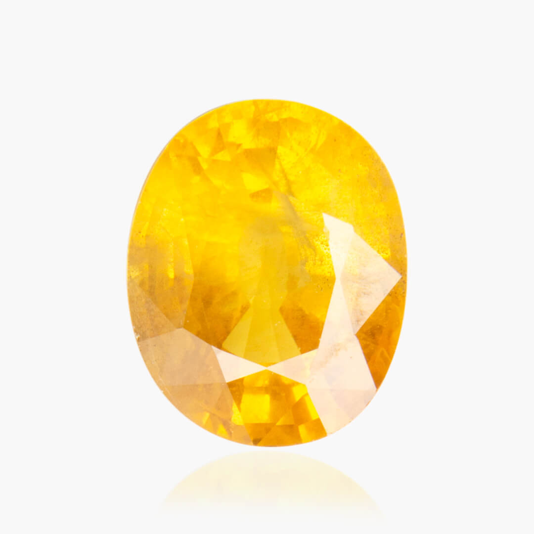 Close-up of yellow sapphire 2.56 carats | SARATTI