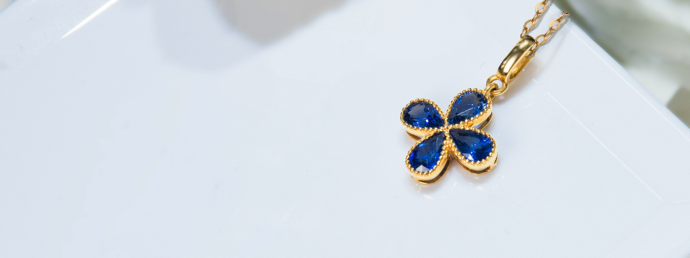 Pear Cut Royal Blue Sapphire Necklace in 18K Yellow Gold | SARATTI