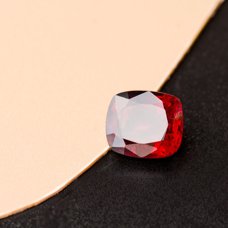 Natural Spinel Cushion Cut VS Clarity Gem | Saratti
