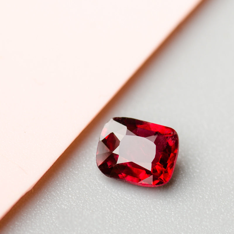 Natural Spinel Gem with Vivid Red Hue and VS Clarity | Saratti