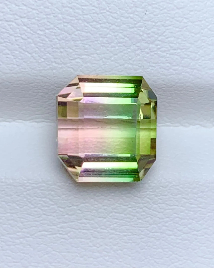 Natural Watermelon Tourmaline pink and green zoning close-up | SARATTI