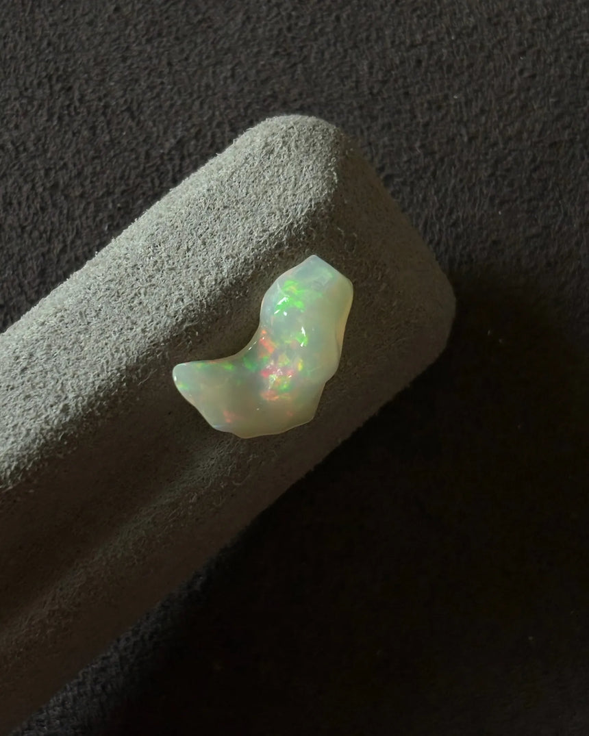 Natural White Opal gemstone measuring 14.5 × 1.6 mm | SARATTI