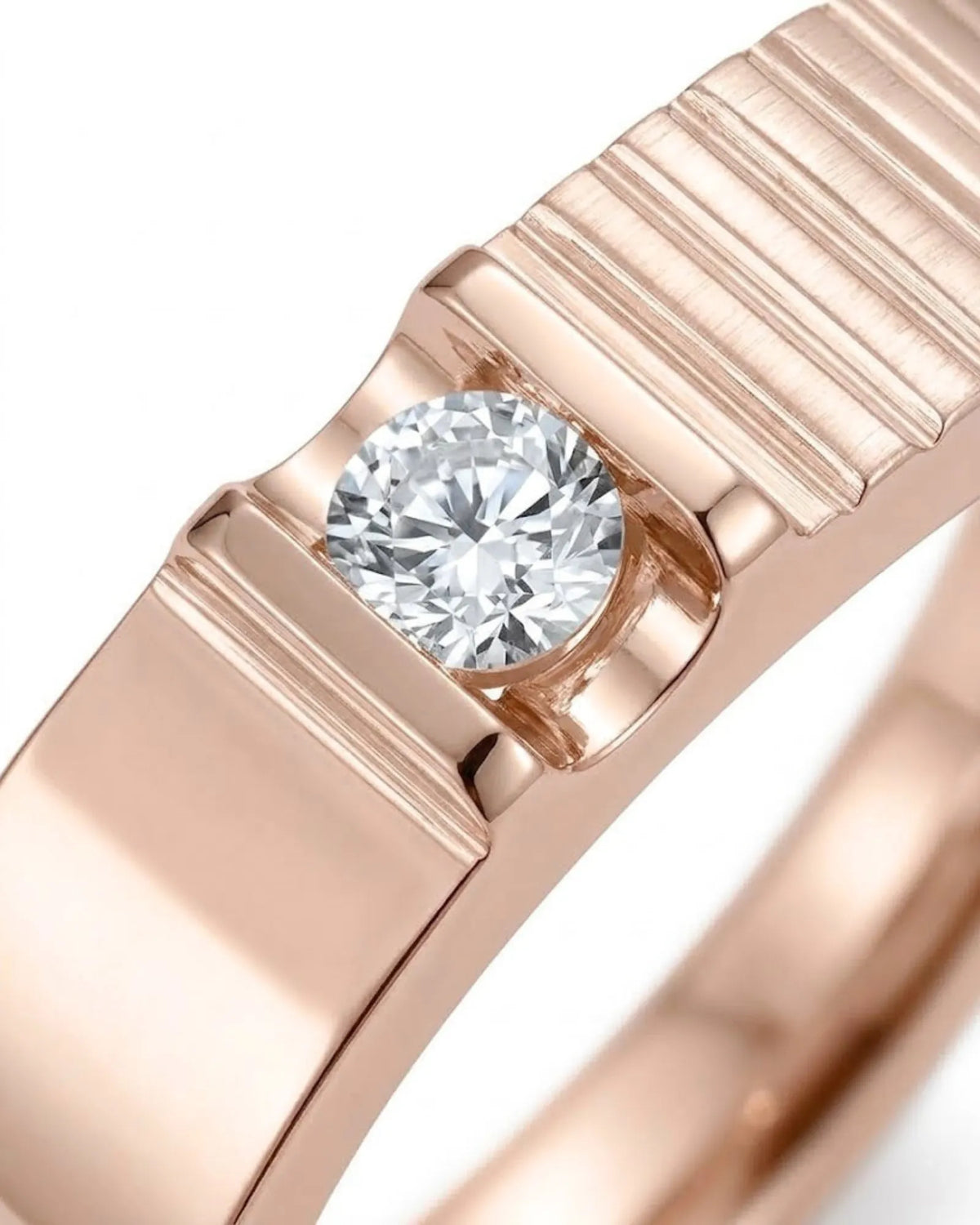 Natural diamond wedding band set with geometric detailing and brilliant accents in 18K rose gold | SARATTI