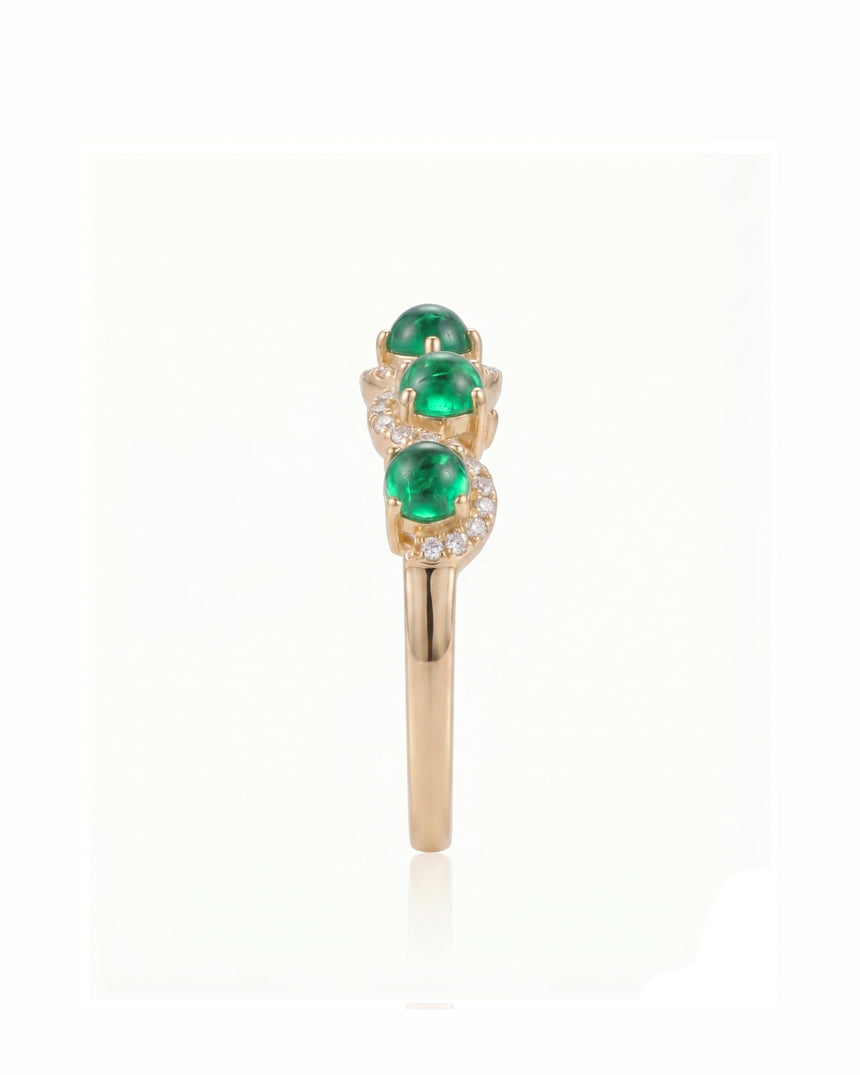 Natural emerald cabochon wave ring with diamonds in 18K Yellow Gold | SARATTI