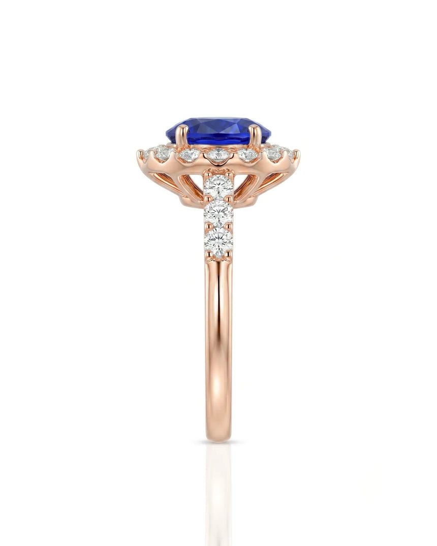 Natural oval blue sapphire ring framed by round diamonds in 18K rose gold | SARATTI