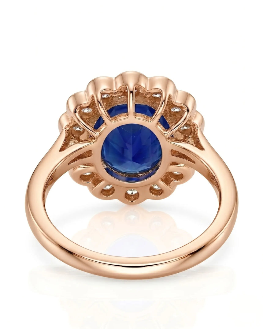 Natural oval sapphire ring framed by luminous round diamonds in 18K rose gold | SARATTI