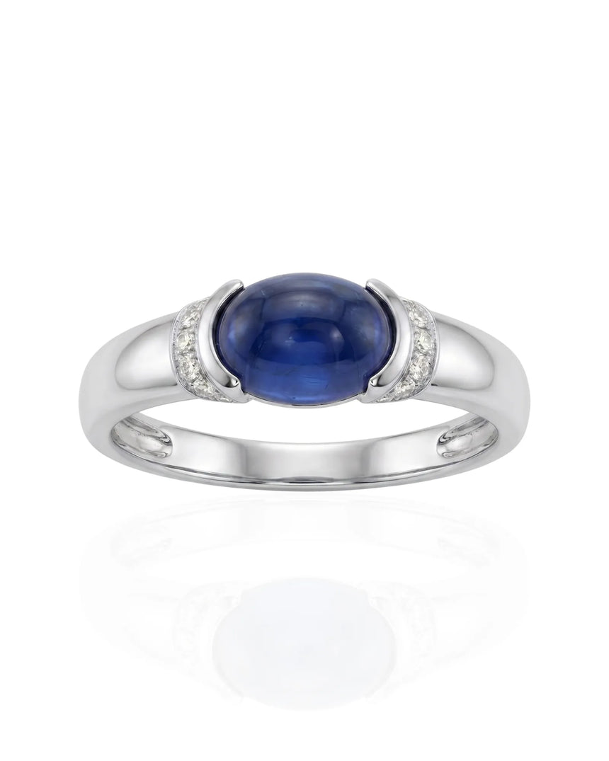 Natural royal blue sapphire ring with round diamond details in platinum | SARATTI