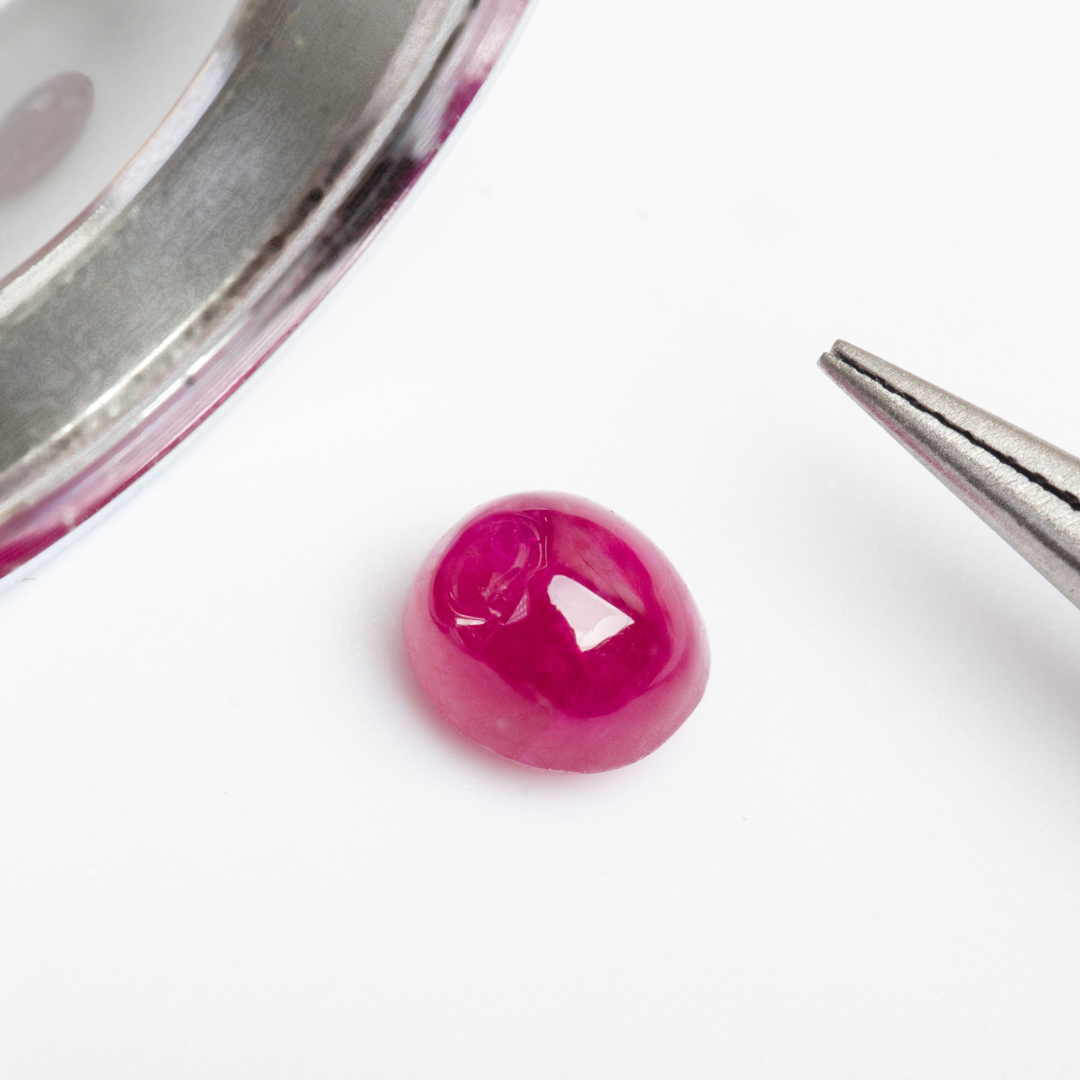 Natural unheated ruby cabochon 1.49 carats oval cut | SARATTI