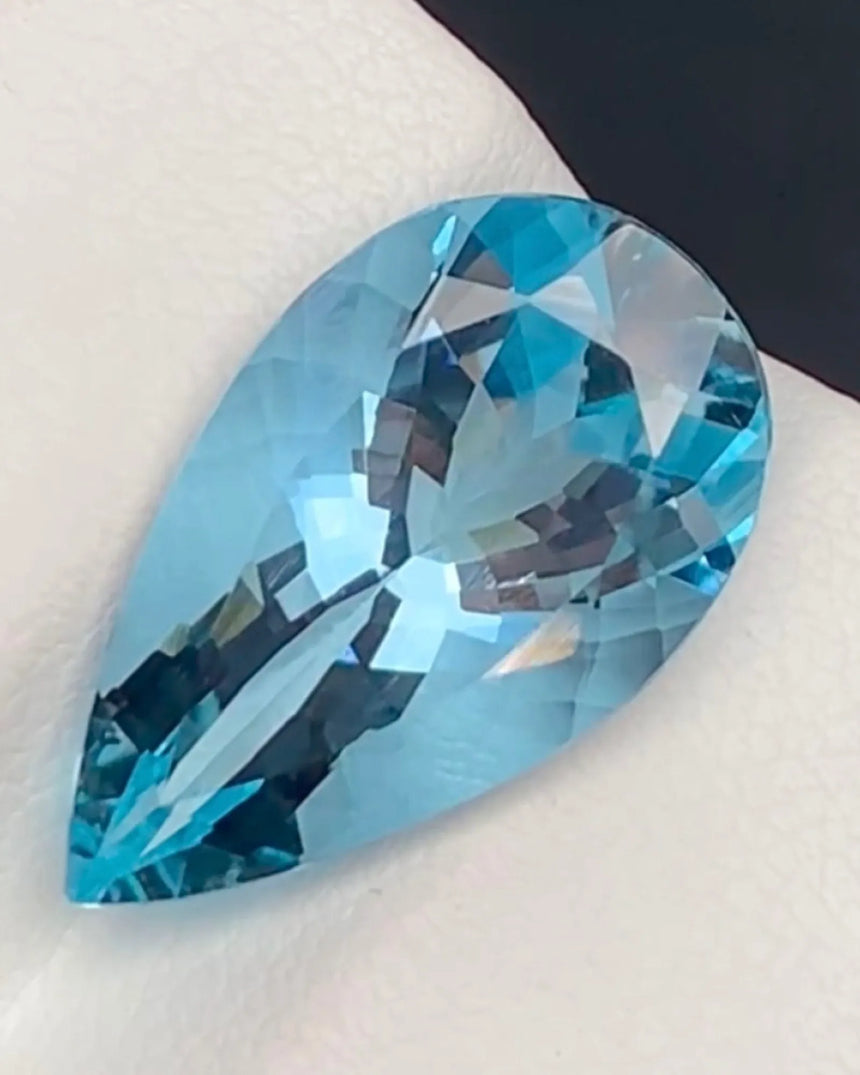 Natural vivid blue Santa Maria Aquamarine pear gemstone | SARATTI