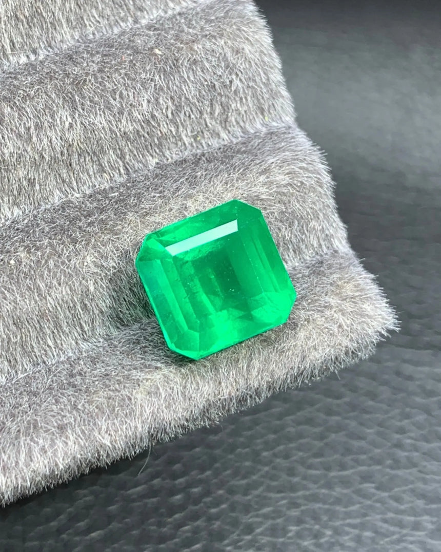 Octagonal Natural Emerald showing clipped corners and near square proportions - SARATTI