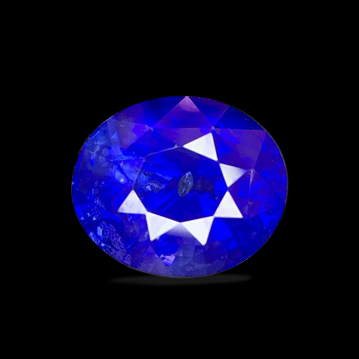 A vivid royal blue oval natural sapphire with CGL certification, unheated and sourced from Sri Lanka - SARATTI