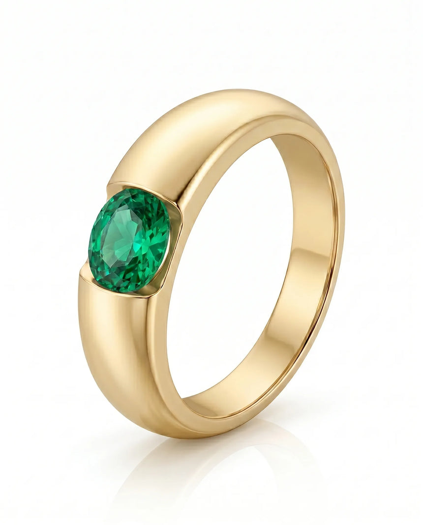 Oval natural emerald solitaire ring in 18K yellow gold | SARATTI