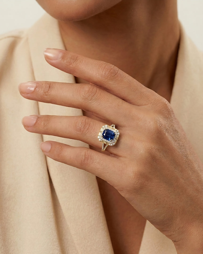 Oval natural sapphire statement ring with diamond halo in 18K Yellow Gold | SARATTI