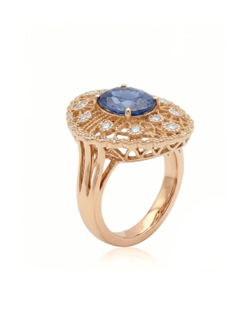 Oval royal blue sapphire ring with filigree diamond halo in 18K rose gold | SARATTI