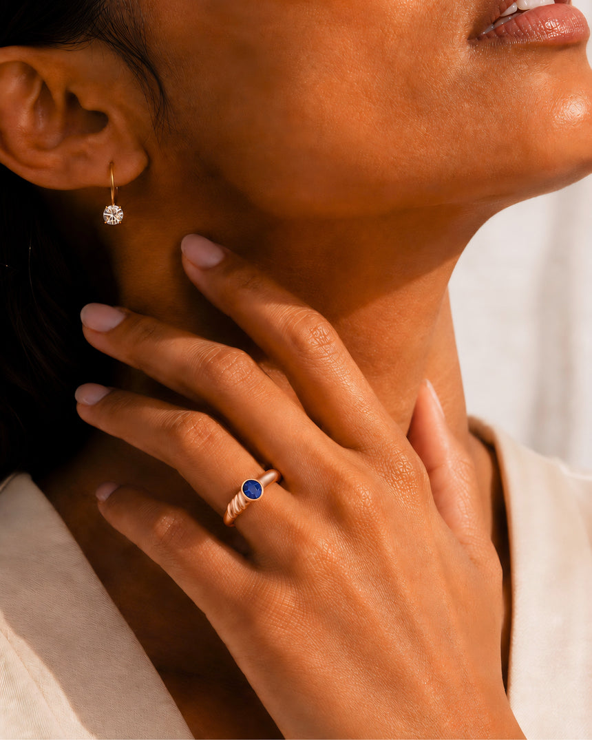 Oval sapphire engagement ring in 18K Rose Gold with minimalist stackable band | SARATTI