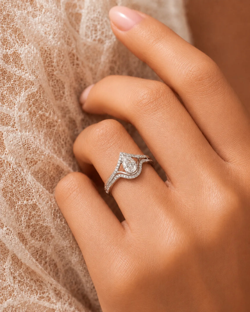 Pear moissanite wedding set with interlocking V-shaped bands for a distinctive engagement in white gold | SARATTI