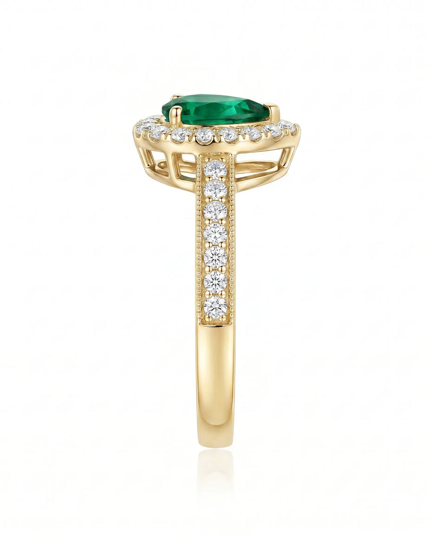 Pear shaped emerald diamond ring in 18K yellow gold | SARATTI