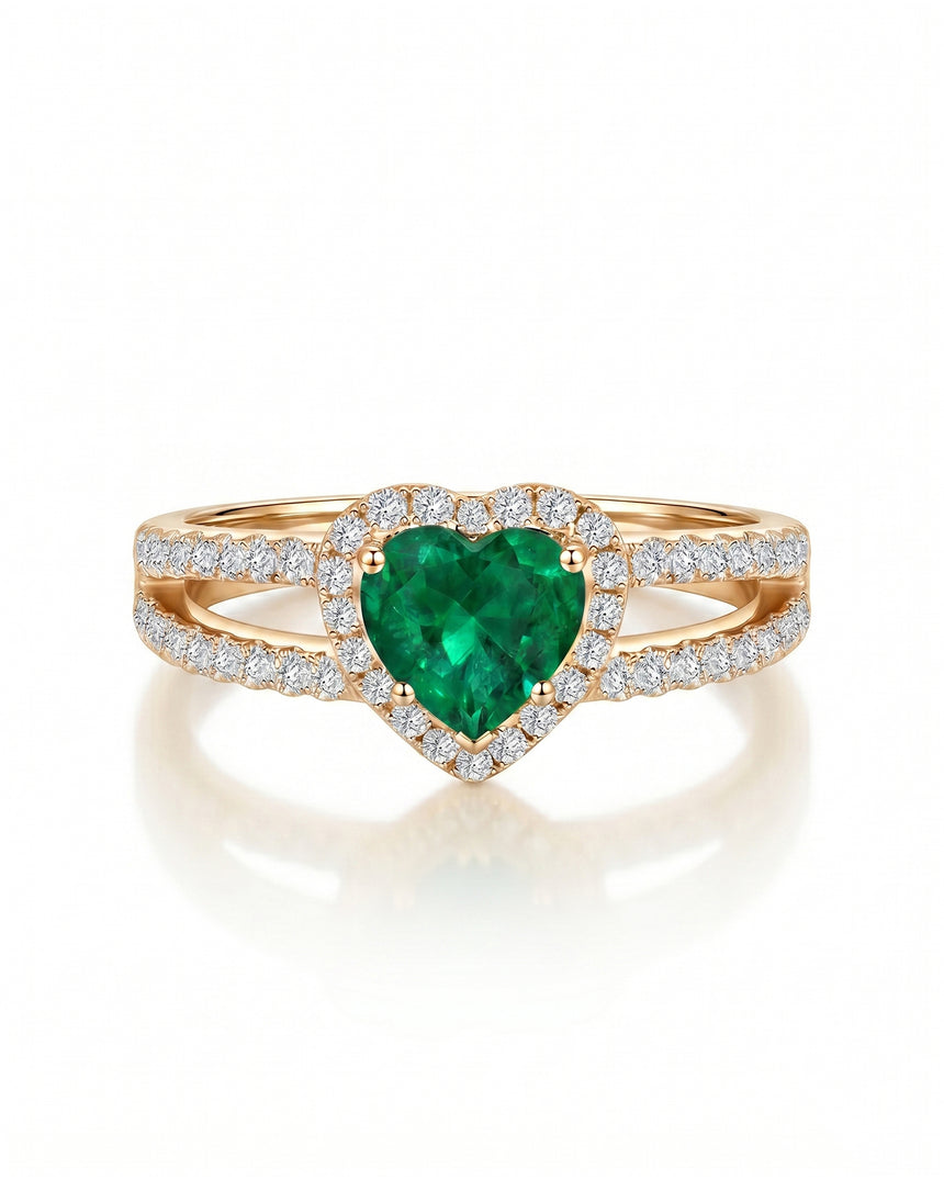 Pear shaped emerald diamond ring in 18K yellow gold | SARATTI