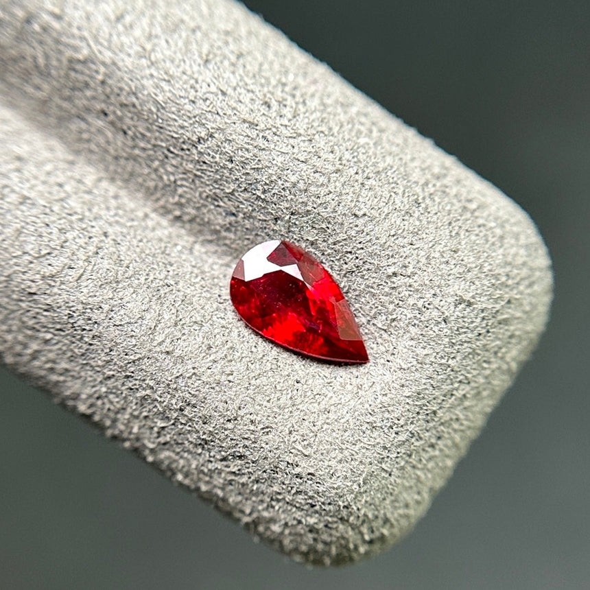 Pigeon Blood Red Natural Ruby Gemstone - SARATTI