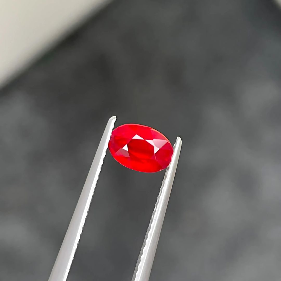 Pigeon Blood Red Oval Cut Ruby Gem | Saratti
