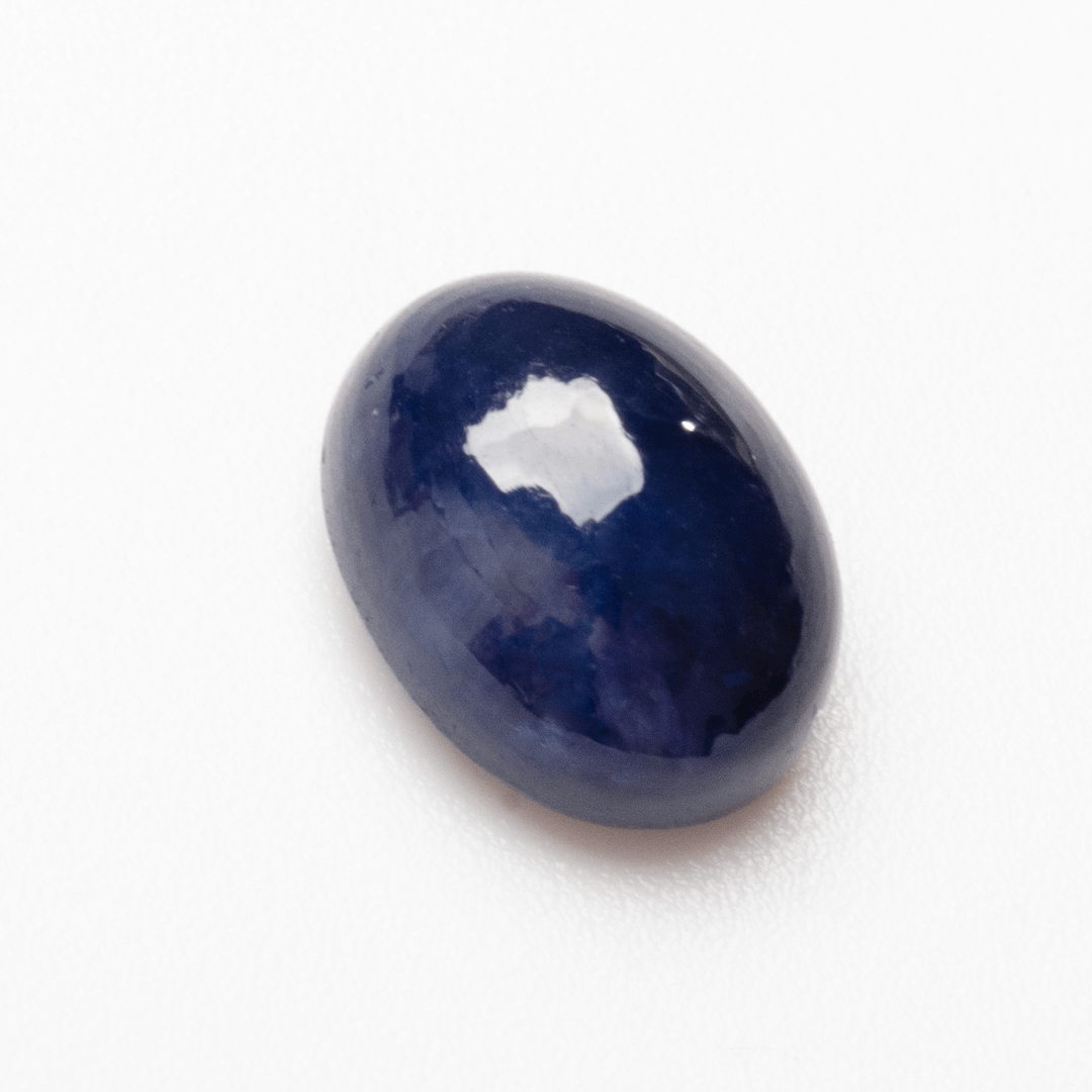 Polished oval sapphire loose stone for engagement ring design | SARATTI