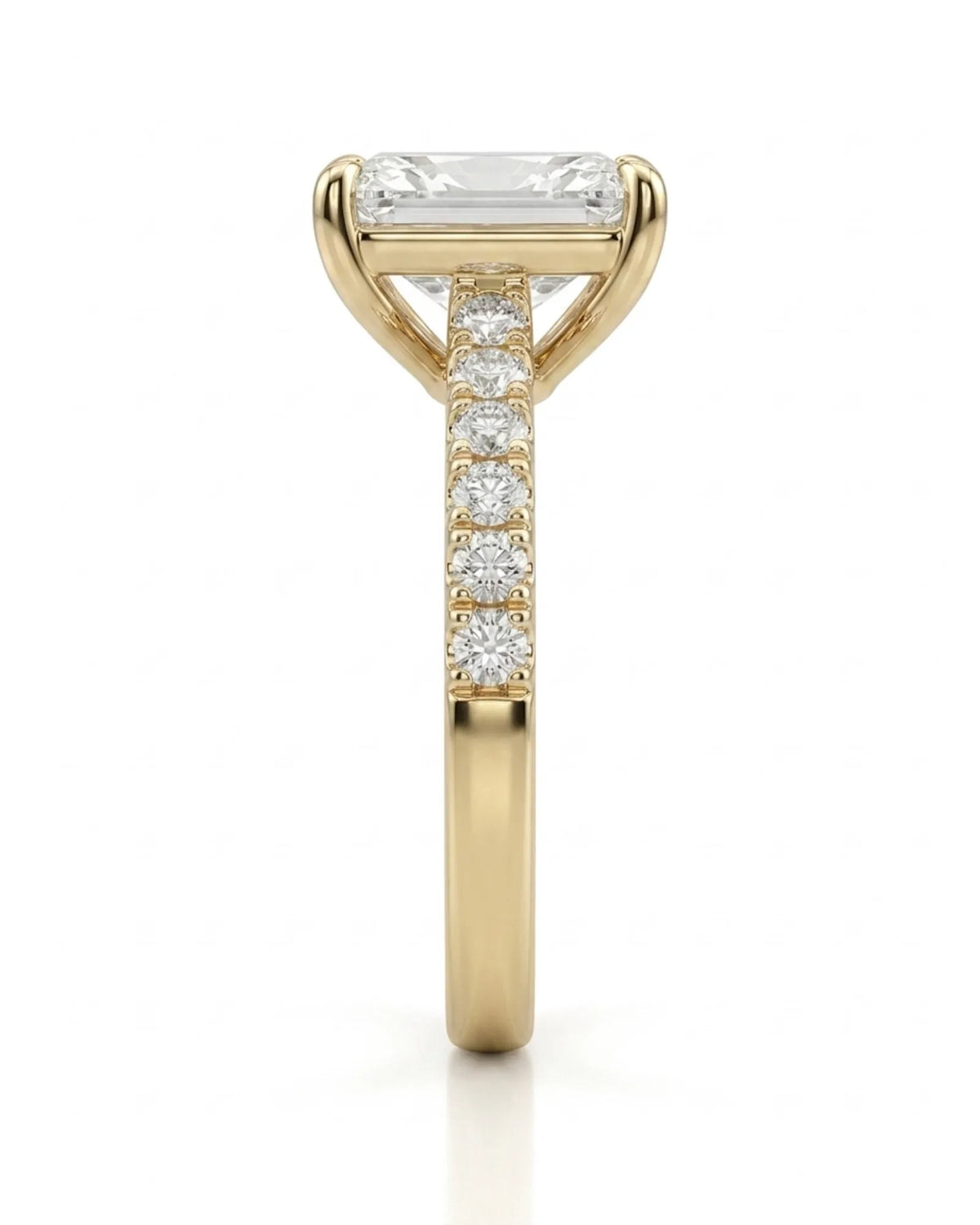 Radiant-cut diamond engagement ring with sparkling pavé shoulders in 18K yellow gold for a timeless proposal | SARATTI