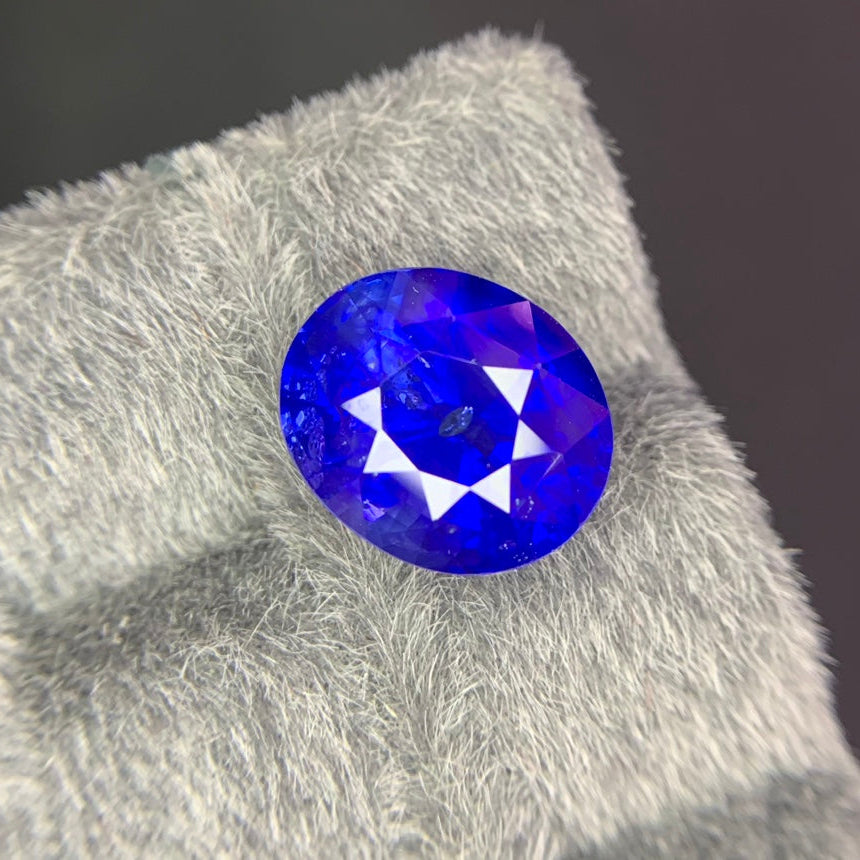 Real Natural Sapphire Gemstone in Oval Cut with Certificate - SARATTI