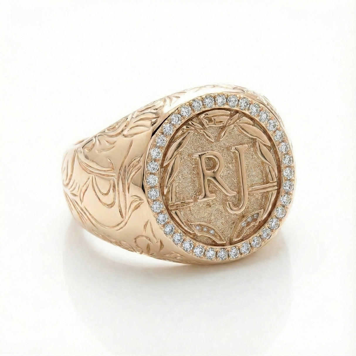 Real Vintage Men Diamond Signet Ring in Yellow Gold - SARATTI