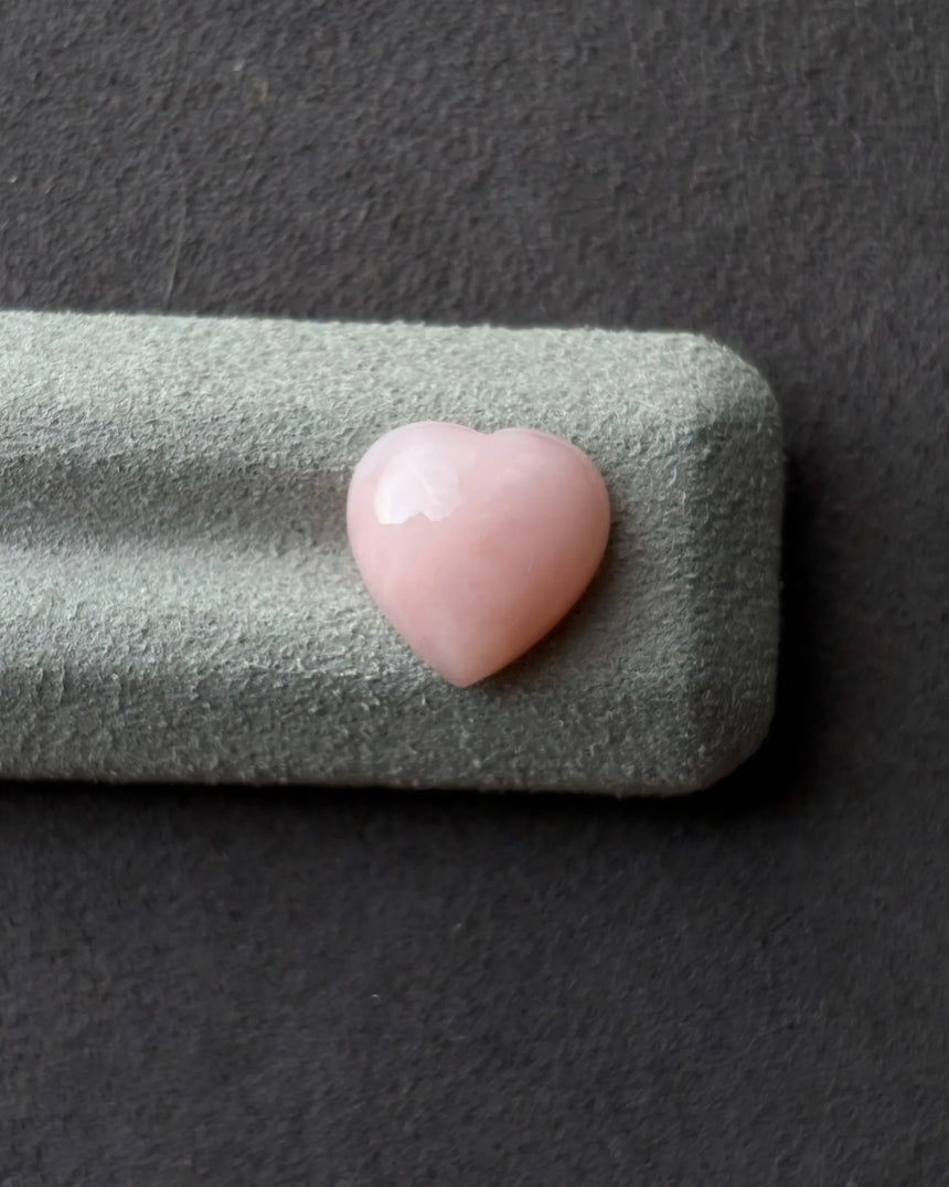 Rear view of 5.76ct Natural Ethiopian Pink Opal heart | SARATTI
