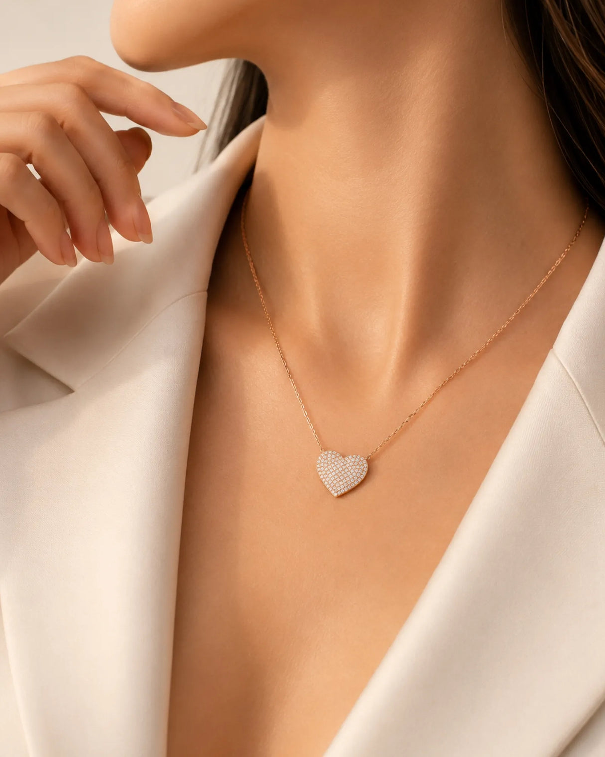 Romantic diamond heart necklace gift in soft 18K rose gold | SARATTI