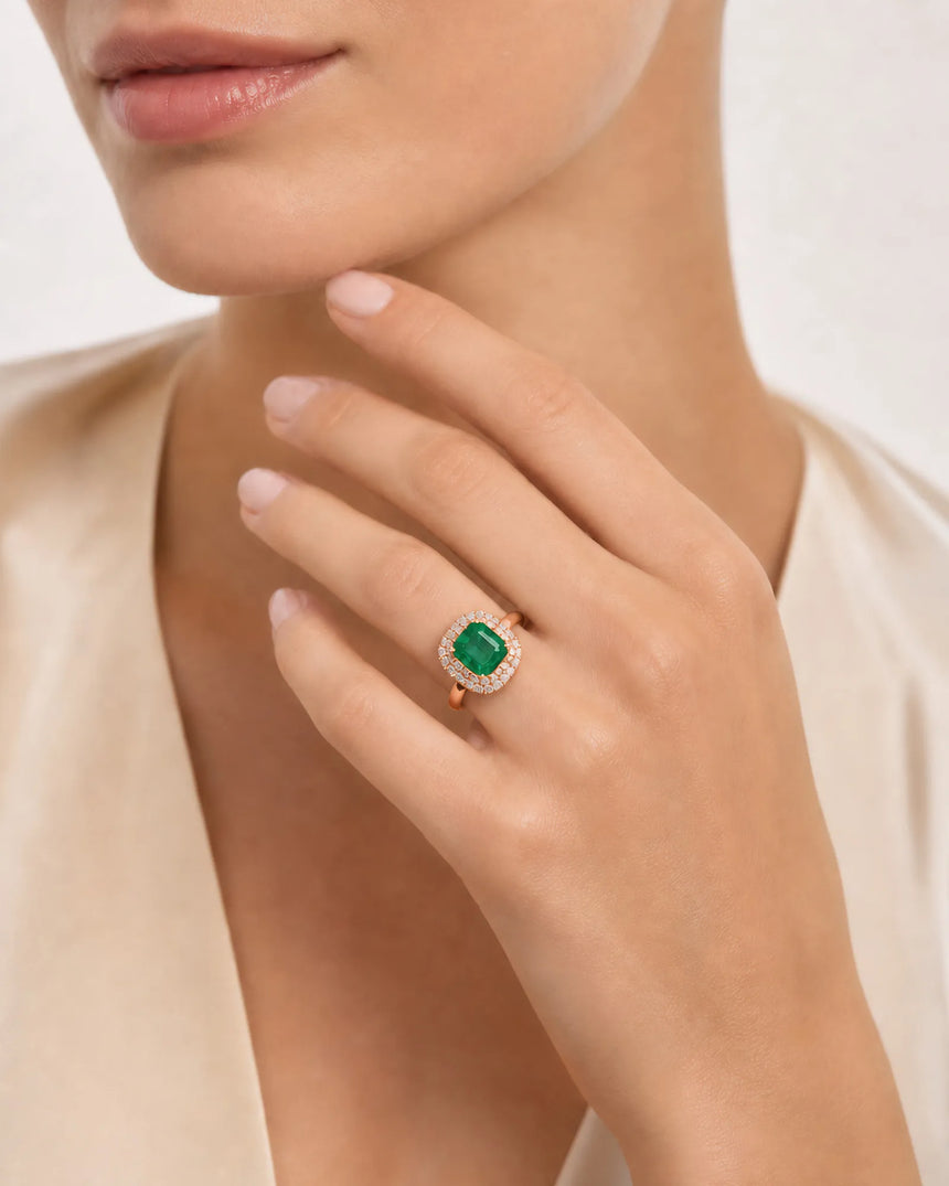 Rose gold natural emerald ring with 0.7 carat diamond frame | SARATTI