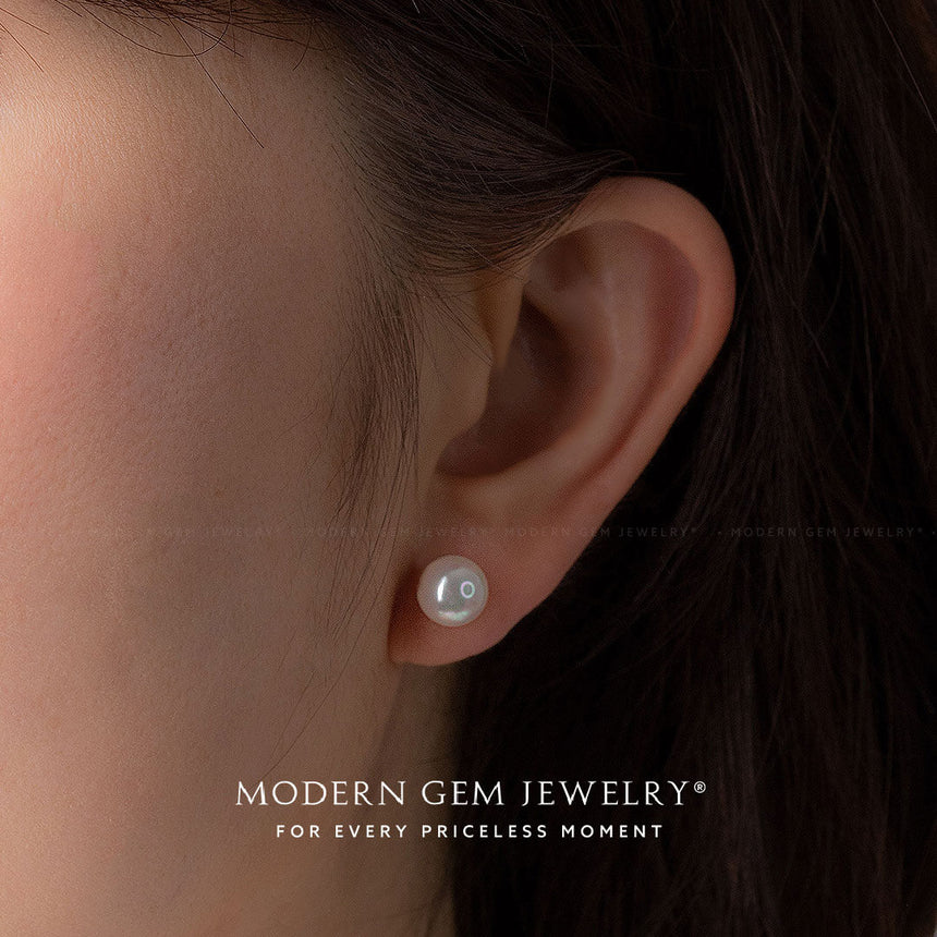 Model Wears Simple Pearl Stud Earrings