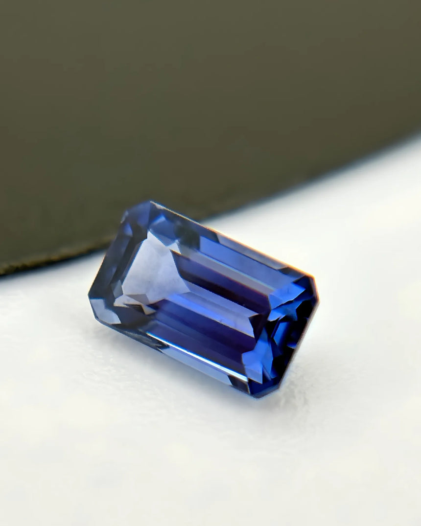 Royal Blue Sapphire 5.5 × 3.2 mm loose gemstone | SARATTI