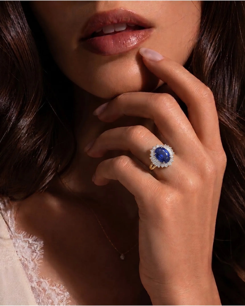 Royal blue oval sapphire ring with diamond halo in 18K yellow gold | SARATTI