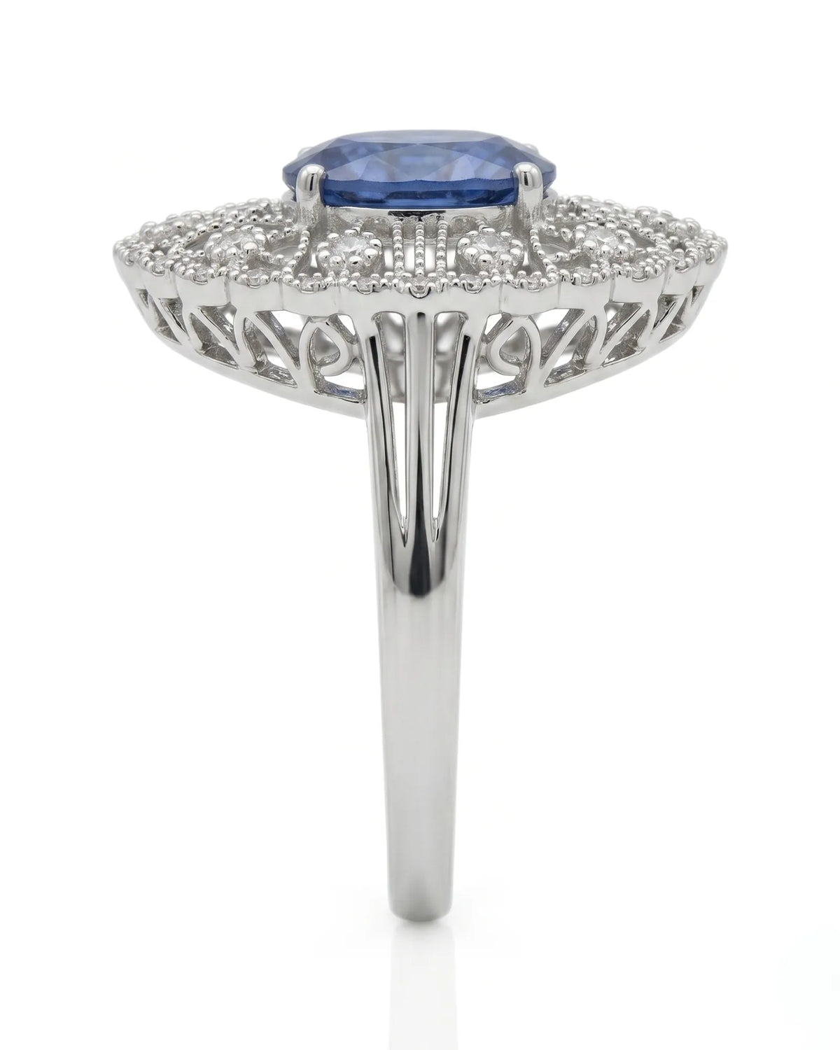 Royal blue oval sapphire ring with round brilliant diamonds in enduring platinum | SARATTI